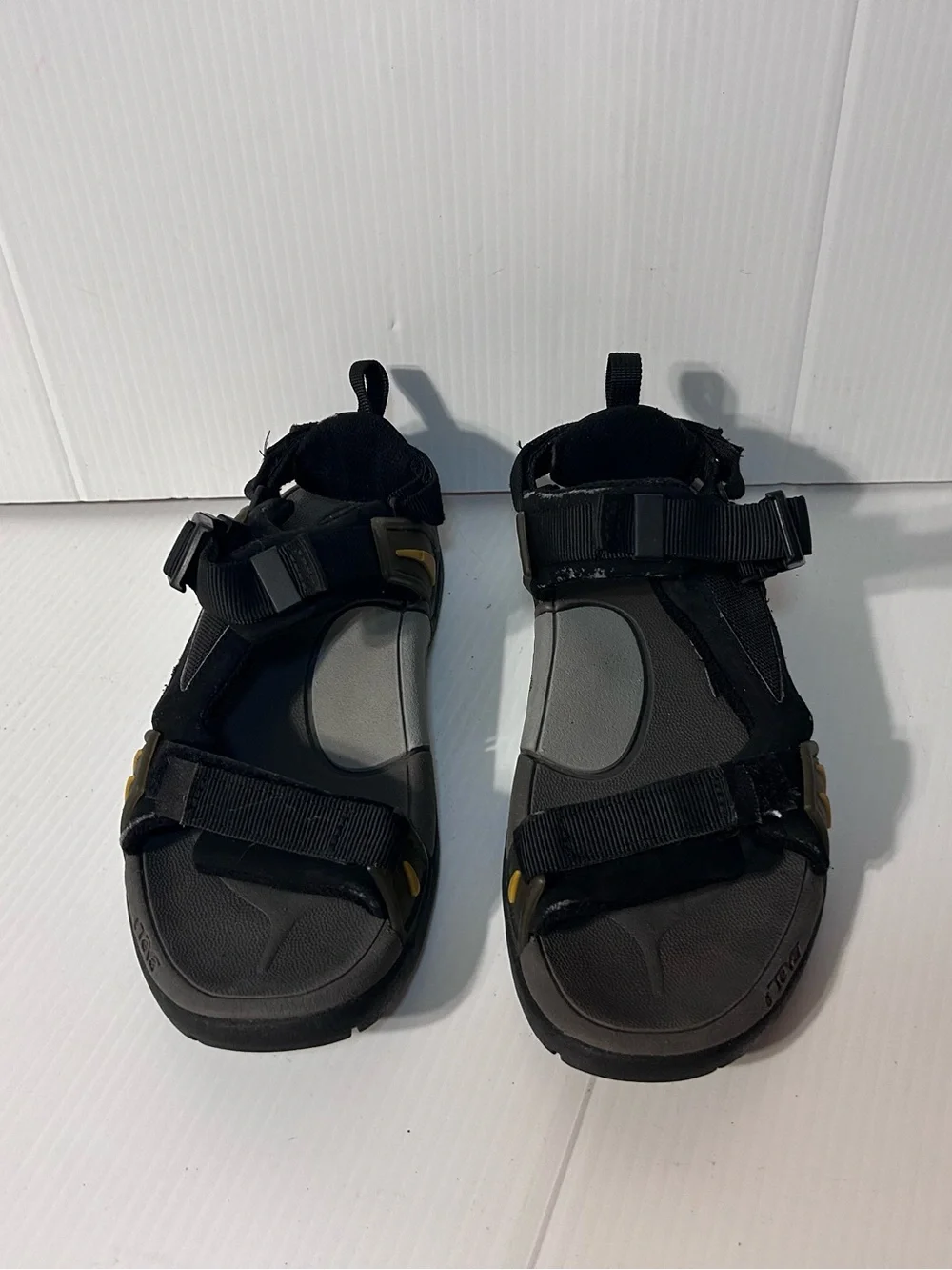 TEVA SN5667 Hurricane sandals men size 8 US